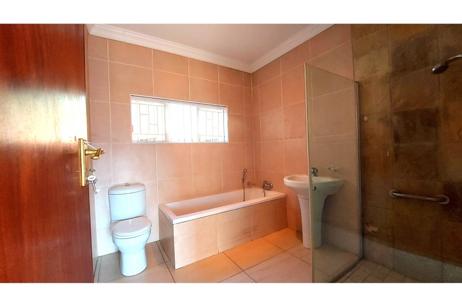 6 Bedroom Property for Sale in Ifafi North West
